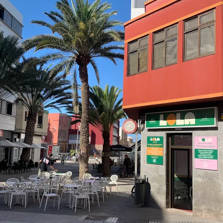 Fachada de lola en la Plaza del Pilar, Guanarteme